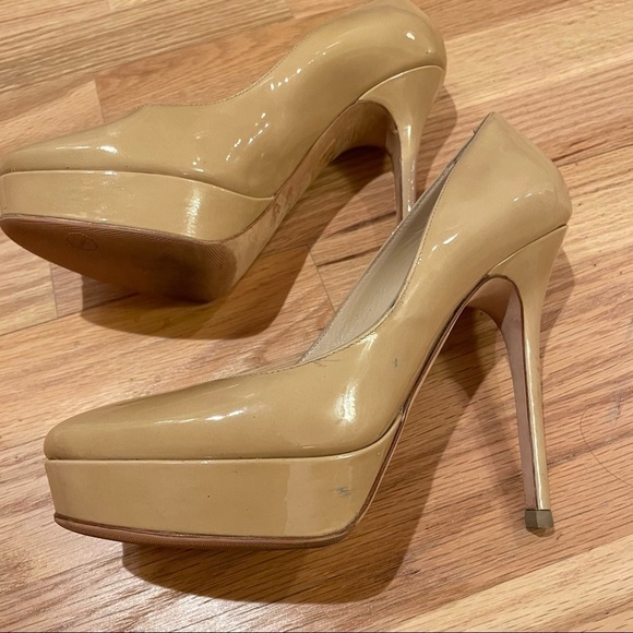 Jimmy Choo beige patent leather platform stiletto heels size 6.5 - Picture 4 of 9
